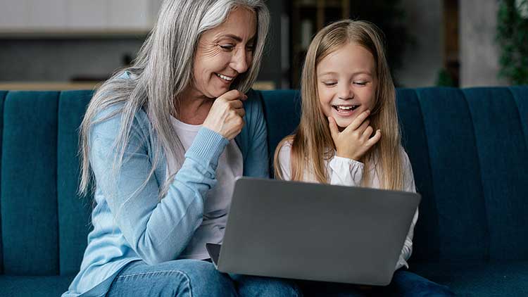 Sharing Video On A Laptop With A Family
